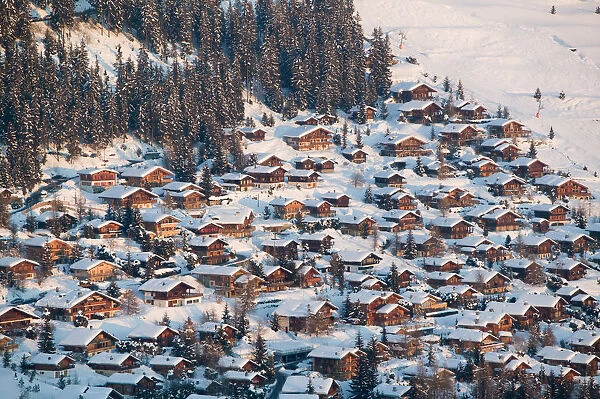 SWITZERLAND-Wallis  /  Valais-VERBIER: Ski Resort  /  Winter Town View & Ski Chalets