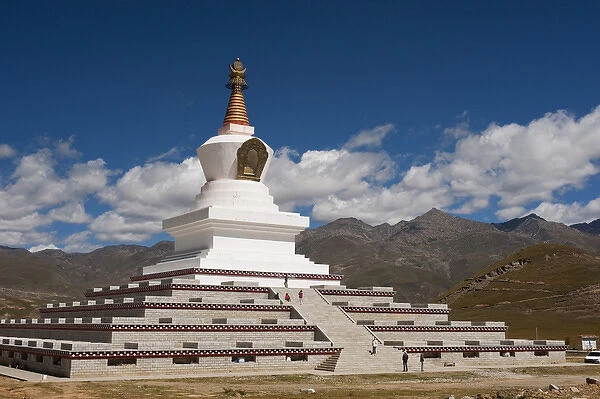 Tibetan Stupa near Daocheng, Sichuan Province, China