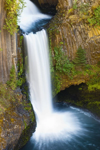Toketee Falls, Umpqua National Forest, Oregon USA