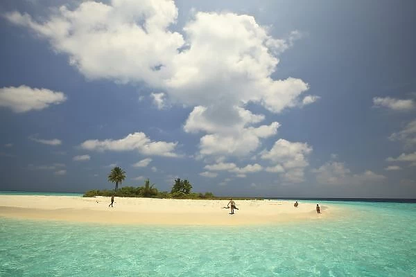 Tourist on beach, Mathidhoo Island, uninhabited, North Huvadhoo Atoll, Southern Maldives