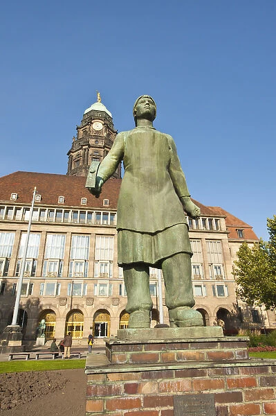 Trummerfrauen statue at the New Town Hall in Dresden, Germany
