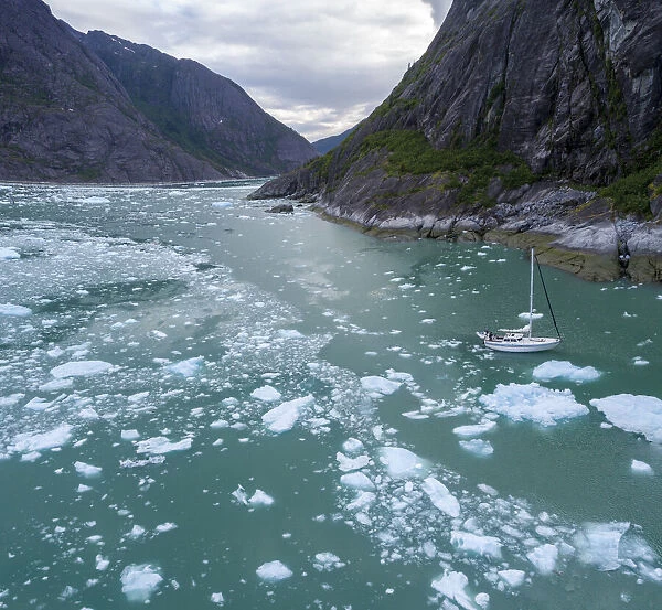 USA, Alaska, Aerial views  /  V Abuelos motoring among icebergs floating near calving face