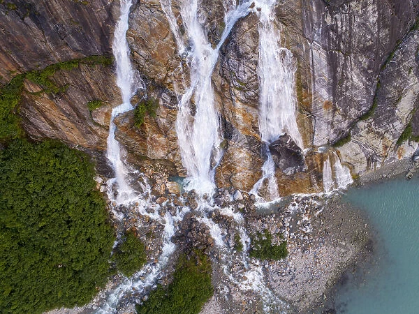 USA, Alaska, Tracy Arm-Fords Terror Wilderness, Waterfall flowing down cliff side along