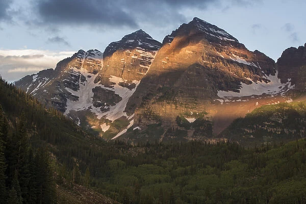 USA, Colorado, Maroon Bells State Park. Sunrise on Maroon Bells mountains. Credit as