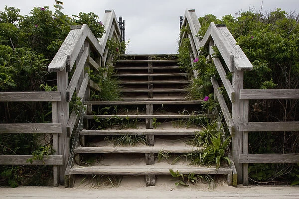 USA, Massachusetts, Chatham Beach, Wooden steps from sand beach to parking lot along