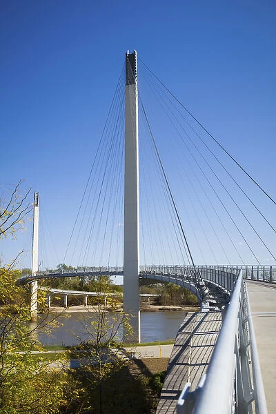 USA, Nebraska and Iowa. Bob Kerrey Pedestrian bridge over the Missouri River connecting Nebraska