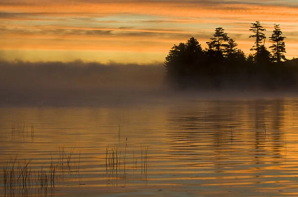 USA, New York, Adirondack Mountains. Racquette Lake at sunrise