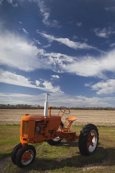 USA, North Carolina, Barco, antique farm tractor