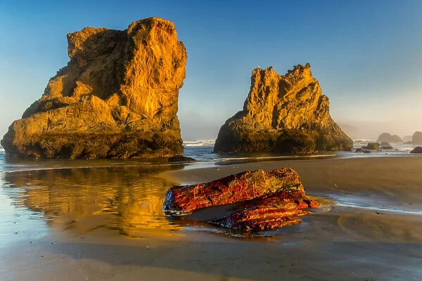 USA, Oregon, Bandon. Sunrise on beach. Credit as: Jay O Brien  /  Jaynes Gallery  /  DanitaDelimont