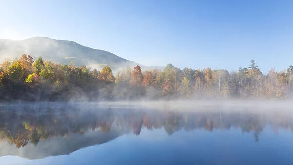 USA, Tennessee. Morning fog on Indian Boundary Lake