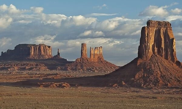 USA, Utah, Monument Valley Navajo Tribal Park. Mesas and buttes at the North Window