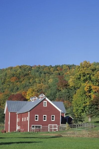 USA, Vermont, Pomfret. Red Barn and fall foliage