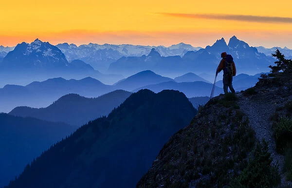USA. Washington State. A backpacker decends from the Skyline Divide in the North Cascades near Mt