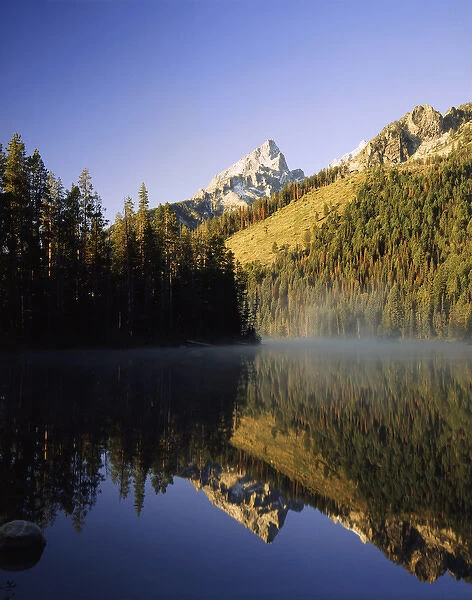 USA, Wyoming, Reflection in steaming string lake
