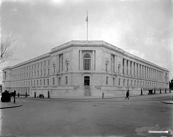 D. C. : SENATE OFFICE BUILDING. View of the Russell Senate Office Building in Washington D
