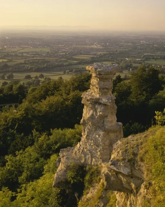 Framed Print : Devil's Chimney Print, a Cotswold landmark overlooking Cheltenham Framed Print : Devil's Chimney Print, a Cotswold landmark overlooking Cheltenham