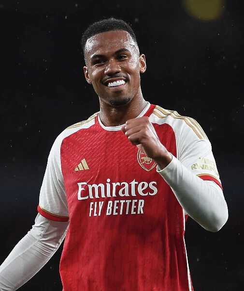 Arsenal's Triumph: Magalhaes Scores in 3-0 Victory over PSV Eindhoven (UEFA Champions League 2023-24)