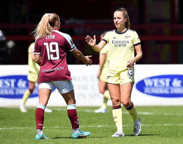 Lia Walti and Adriana Leon: A Sportsmanlike Handshake after West Ham United Women vs. Arsenal Women FA WSL Match