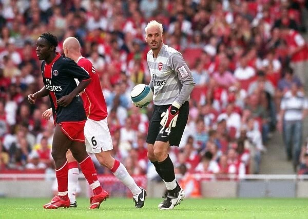 Manuel Almunia's Heroic Performance: Arsenal's 2:1 Win Over Paris Saint-Germain at Emirates Cup, Day One (2007)