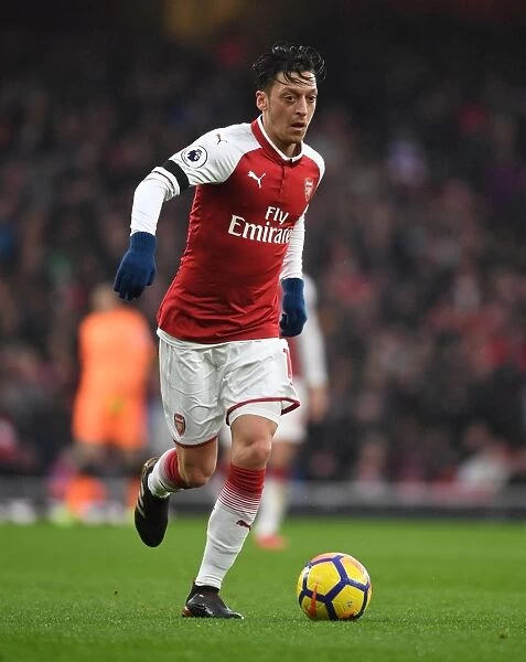 Mesut Ozil in Action: Arsenal vs Crystal Palace, Premier League 2017-18