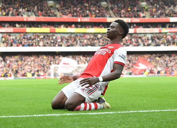 Saka's Thrilling Strike: Arsenal's Epic Victory Over Manchester City in Premier League Showdown