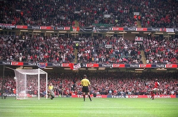 Vieira's Epic Penalty: Arsenal's FA Cup Triumph Over Man Utd (05 / 05)