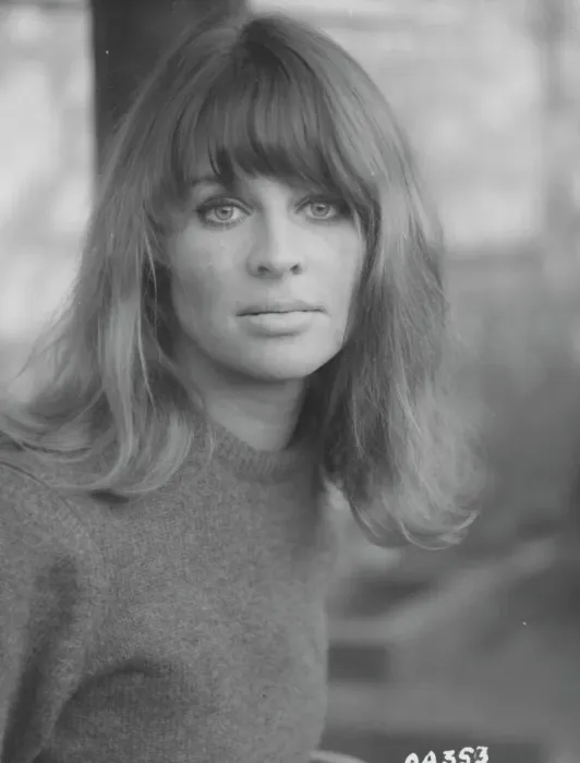 Framed Print : Julie Christie Print from Far From The Madding Crowd (1967) Framed Print : Julie Christie Print from Far From The Madding Crowd (1967)