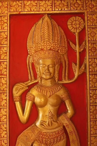 Apsara sculpture in Wat Ounalom