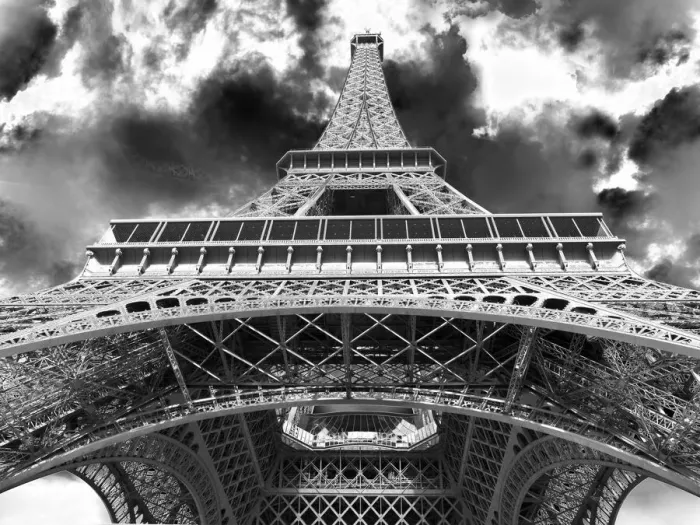 Framed Print : The Eiffel Tower Print from Below Framed Print : The Eiffel Tower Print from Below