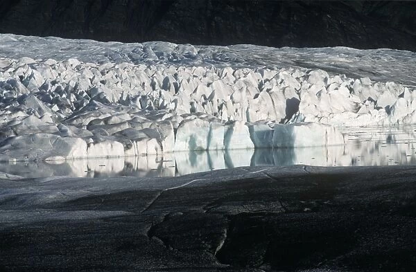 Iceland, Austur-Skaftafellssysla, Fjallsarlon, Iceberg lagoon formed by Fjallsjokull Glacier