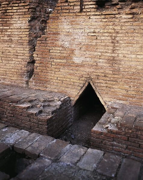 Italy, Latium region, Rome, Colosseum (Flavian amphitheater), architectural detail, drain, 70-80 A. D