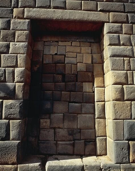 Peru, Cuzco, Inca archaeological site, door of Acllahuasi or Convent of Virgins of the Sun