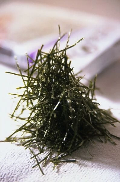 Shredded nori (seaweed)