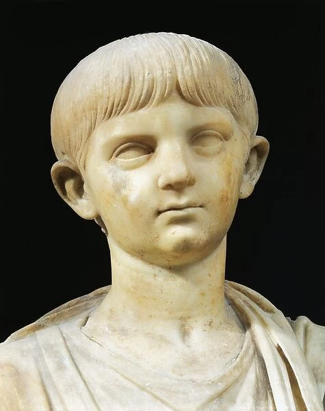 Statue of Nero as child wearing bulla, Detail