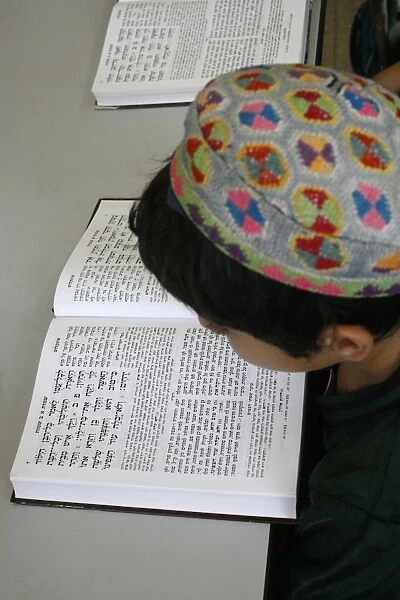 Talmud reading in Jewish school