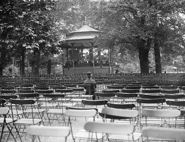 Audience Of One. circa 1926: A solitary member of the public seated in