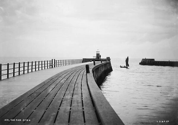 Ayr Pier in Ayrshire, circa 1895. (Photo by London Stereoscopic Company / Hulton