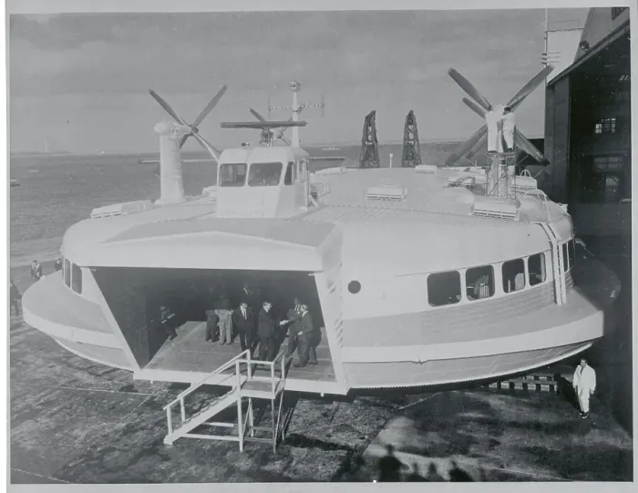 Framed Print : Hovercraft Print: The SRN-4