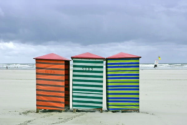 Change cabins on a deserted beach of the North Sea at end of the holiday season, Juist, Lower Saxony, Germany, Europe