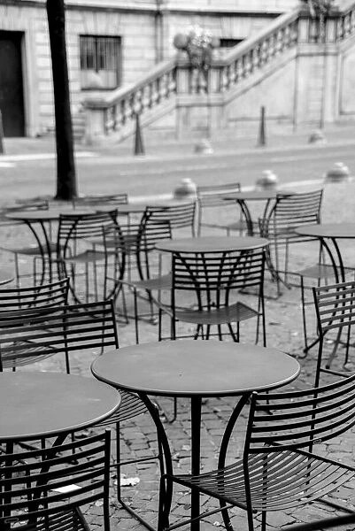 Coffee tables and chairs in black and white
