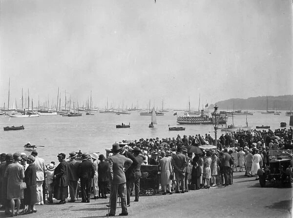 Cowes Crowd