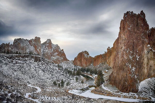 Crooked River and volcanic tuff formations in winter, Smith Rock State Park, Oregon, USA
