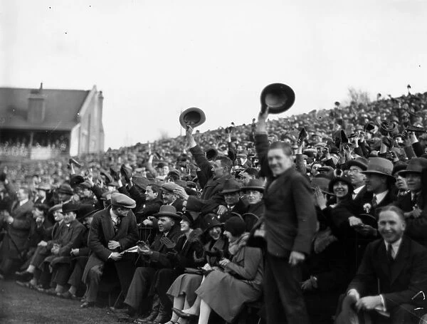 Cup Crowd. 6th March 1926: A huge crowd of happy supporters at Craven Cottage