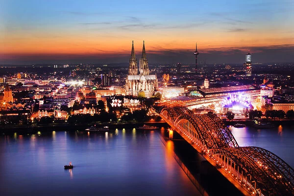 Dom of Cologne at night