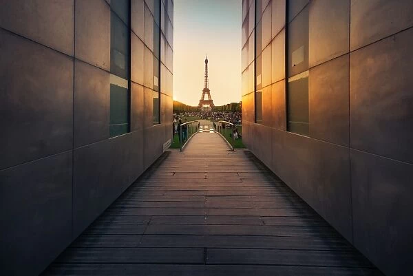 Framing Eiffel