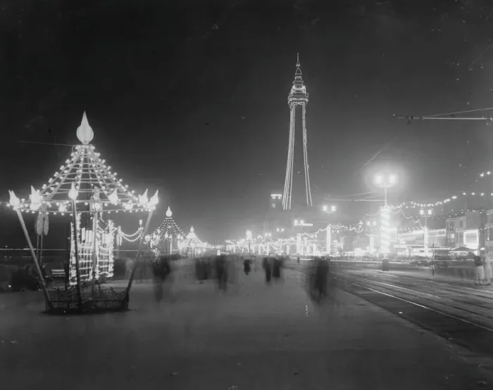 Framed Print : Blackpool Tower Centre Print Framed Print : Blackpool Tower Centre Print