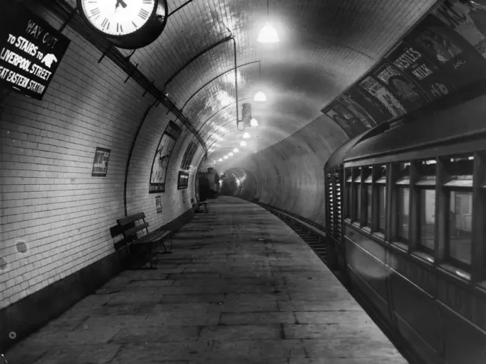 Framed Print : London Underground Print: Liverpool Street Station Platform