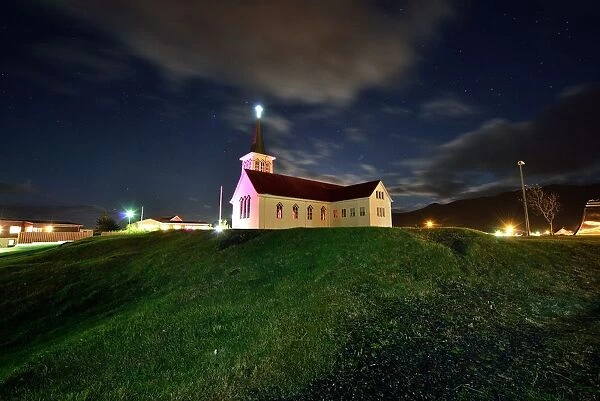 kirkjufell church under stars