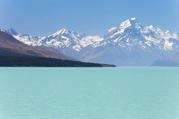 Lake Pukaki, Aoraki or Mount Cook behind, 3754m, Lake Pukaki, Pukaki, Canterbury Region, New Zealand