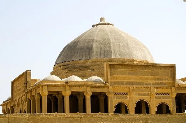 Mirza Isa Khan Tomb MAkli